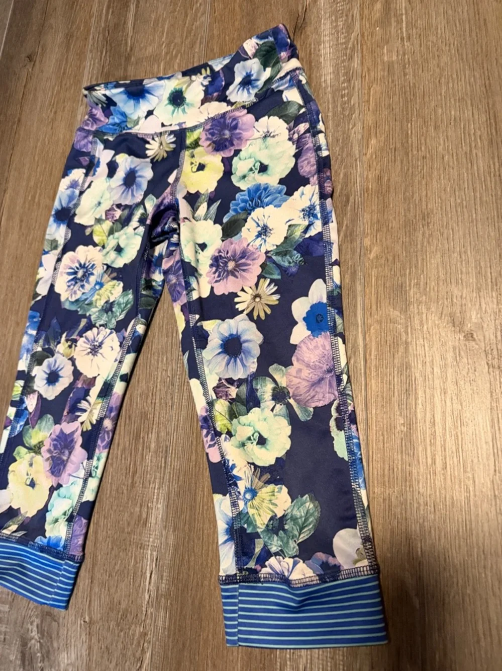 Old Navy Navy Floral Capri Leggings